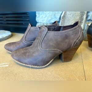 Dr. Scholl’s Women’s Ankle Booties - size 6